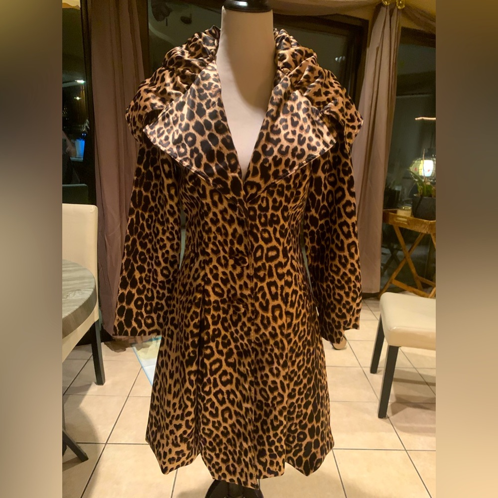 Stunning Leopard Trench lightweight Coat.